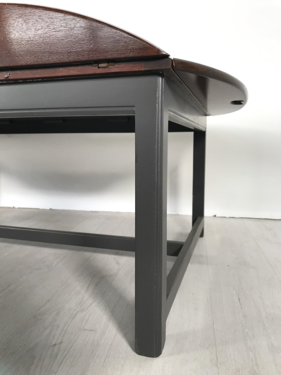 Vintage Mahogany Butler’s Tray Table with Folding Sides and Brass Hinges and Folding Sides - Image 4